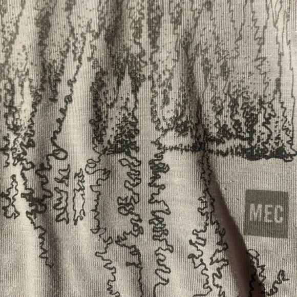MEC Merino Blend Gray Mountain Graphic Long Sleeve Tee - Picture 9 of 10